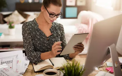 freelancer woman see invoice