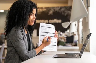 A freelance creating a professional invoice on a laptop using QuickAdminSoftware's free invoice software.