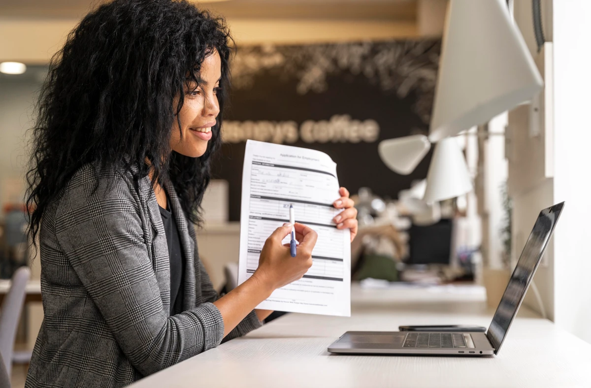 A freelance creating a professional invoice on a laptop using QuickAdminSoftware's free invoice software.